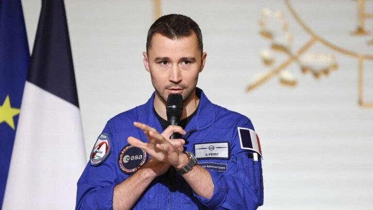 Arnaud Prost, astronaute français, participera à une mission dans une station spatiale privée.