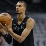 Wembanyama suscite un engouement à San Antonio, dépassant sa popularité en France