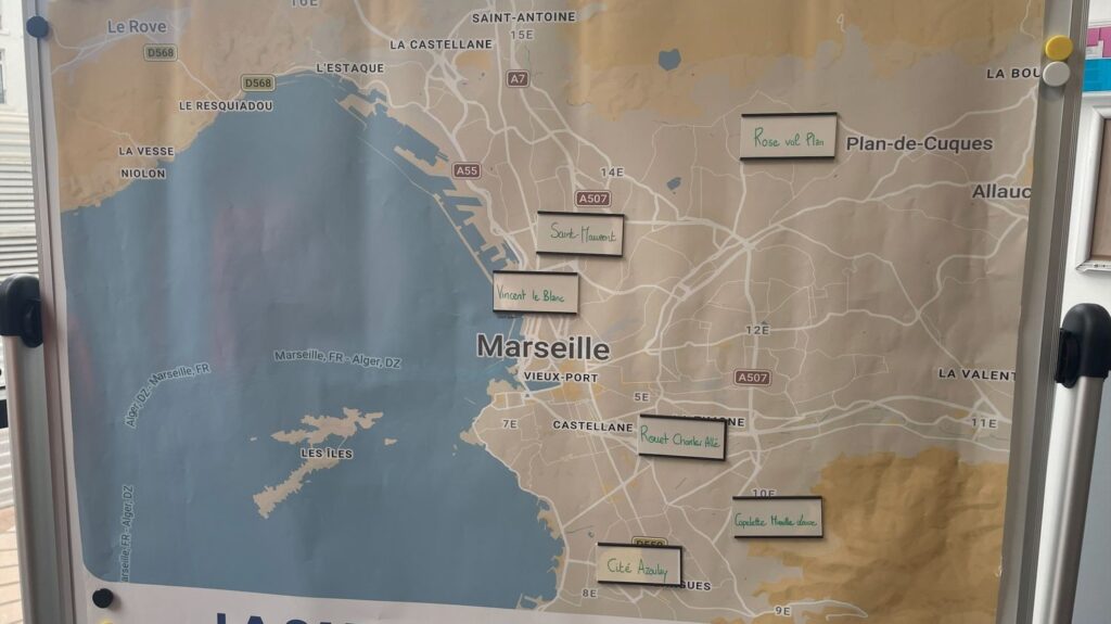 À Marseille, des écoles de quartiers différents jumelées pour favoriser la mixité sociale.