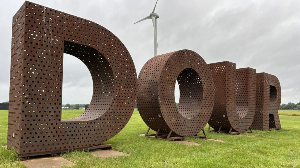 Construction du Dour Festival en Belgique : début du chantier pour un événement de cinq jours