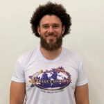 Passarhino, professeur de capoeira, explore l&rsquo;intersection entre arts martiaux et culture vivante.