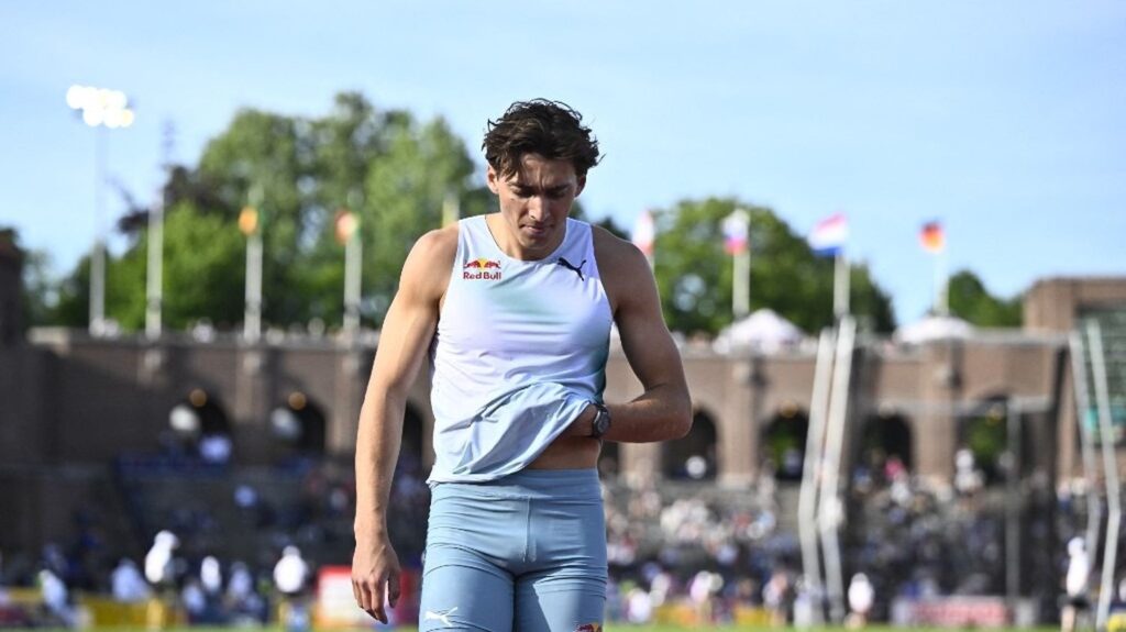 Armand Duplantis, recordman du monde, battu pour la première fois en athlétisme