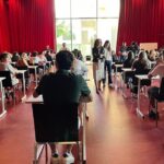Élèves confiants après l&rsquo;épreuve de français, prêts pour le mathématiques au Bac 2026.