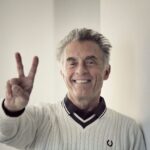 Gérard Holtz évoque des moments emblématiques du football à travers des photos