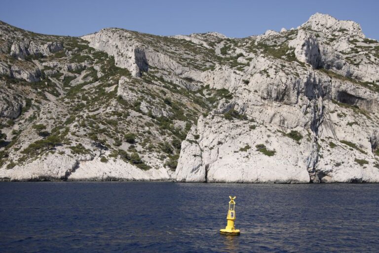 Disparition dans les calanques : enquête ouverte après la découverte de vêtements abandonnés.