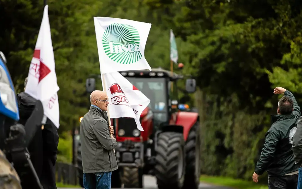 Pesticides en Bretagne : tensions croissantes entre agriculteurs et autorités régionales