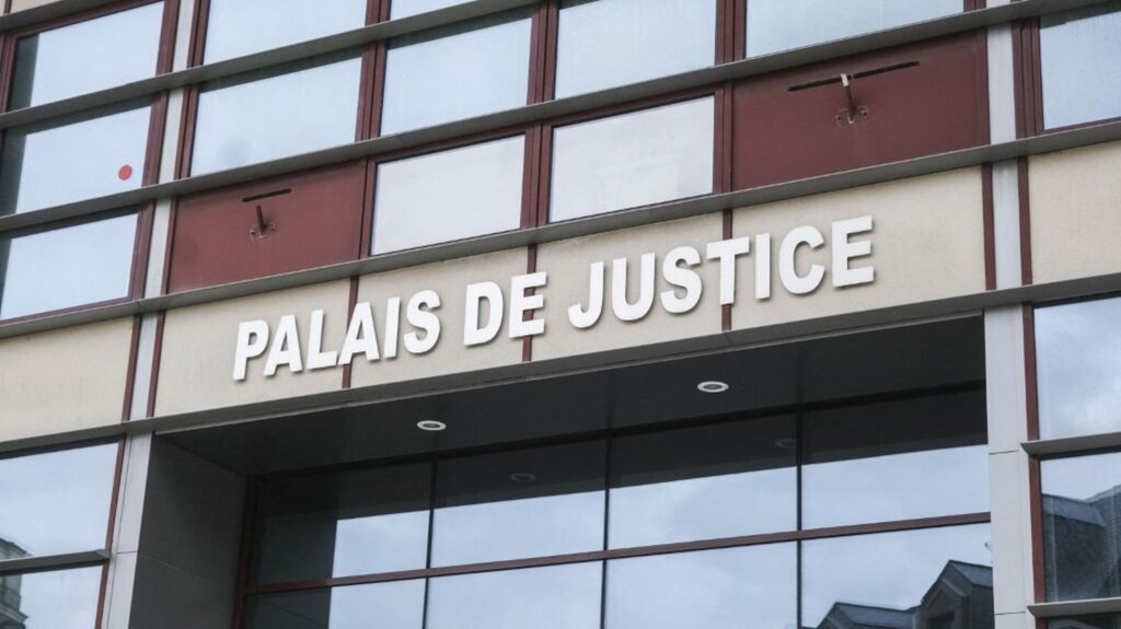 Une femme gravement blessée après une agression au couteau par son conjoint à Laval