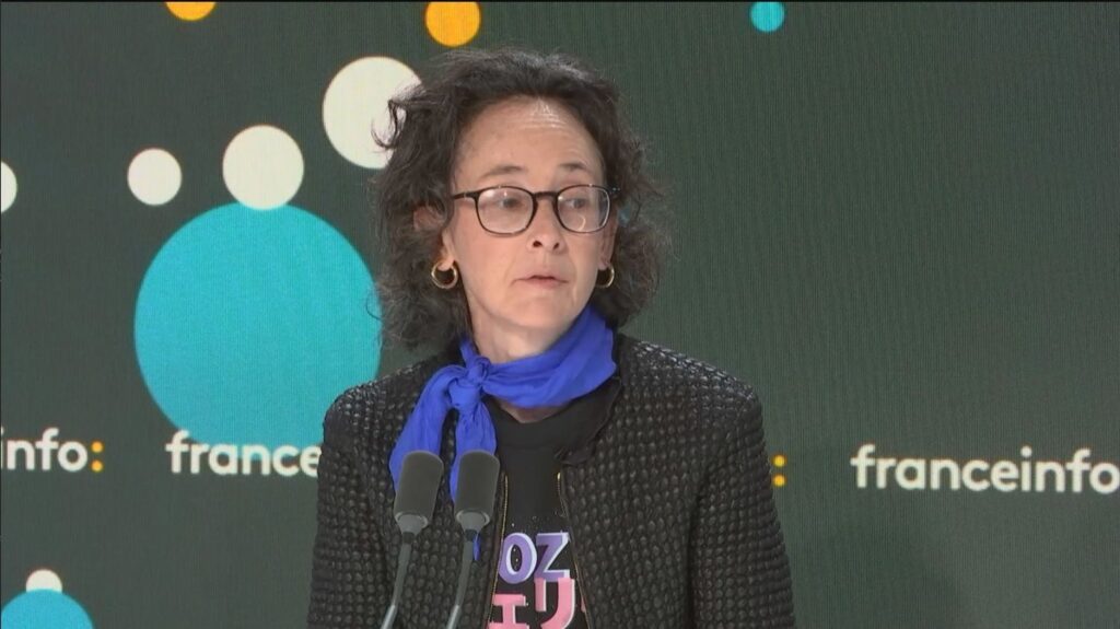 Lisa Roze explore le concept de voyage dans le temps sans déplacement physique.