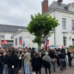 Grève inédite dans la commune : le nouveau maire annonce des suppressions massives de postes.