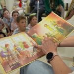 Un livre jeunesse sensibilise à la vie en Ehpad et questionne l&rsquo;extraction des enfants de cet univers