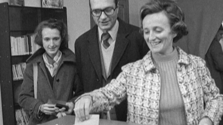 Claude Chirac rend hommage à sa mère Bernadette lors des obsèques à Paris ce vendredi.