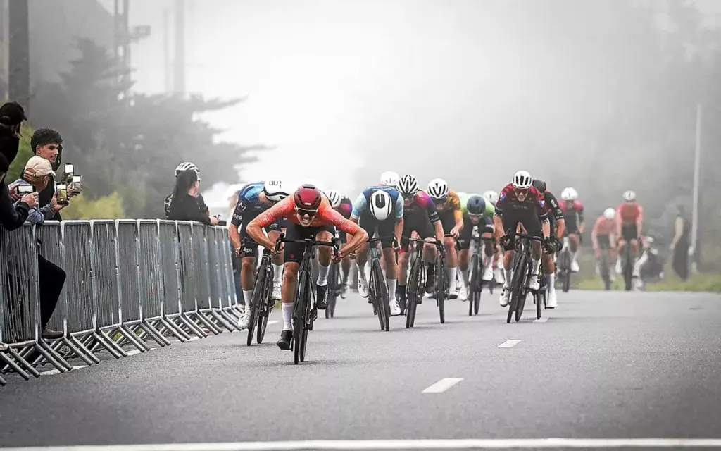 Gabin Le Morvan remporte la semi-nocturne de Trégueux après une course brumeuse.