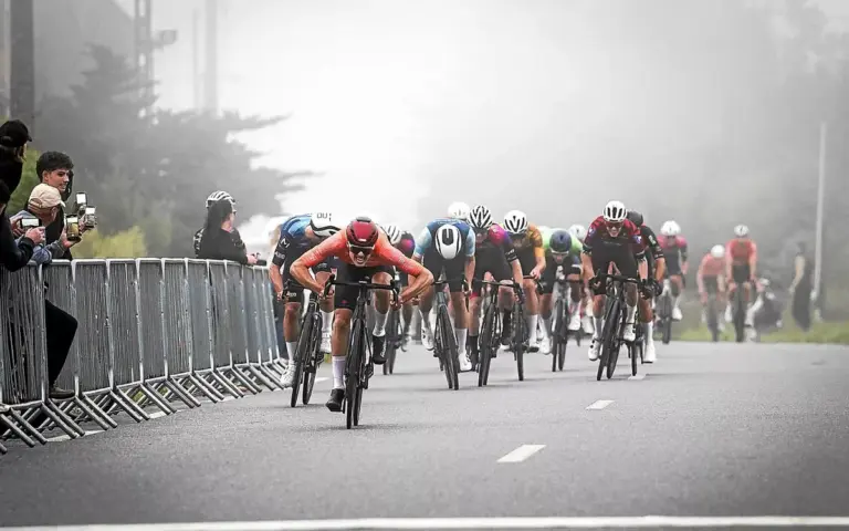 Gabin Le Morvan remporte la semi-nocturne de Trégueux après une course brumeuse.