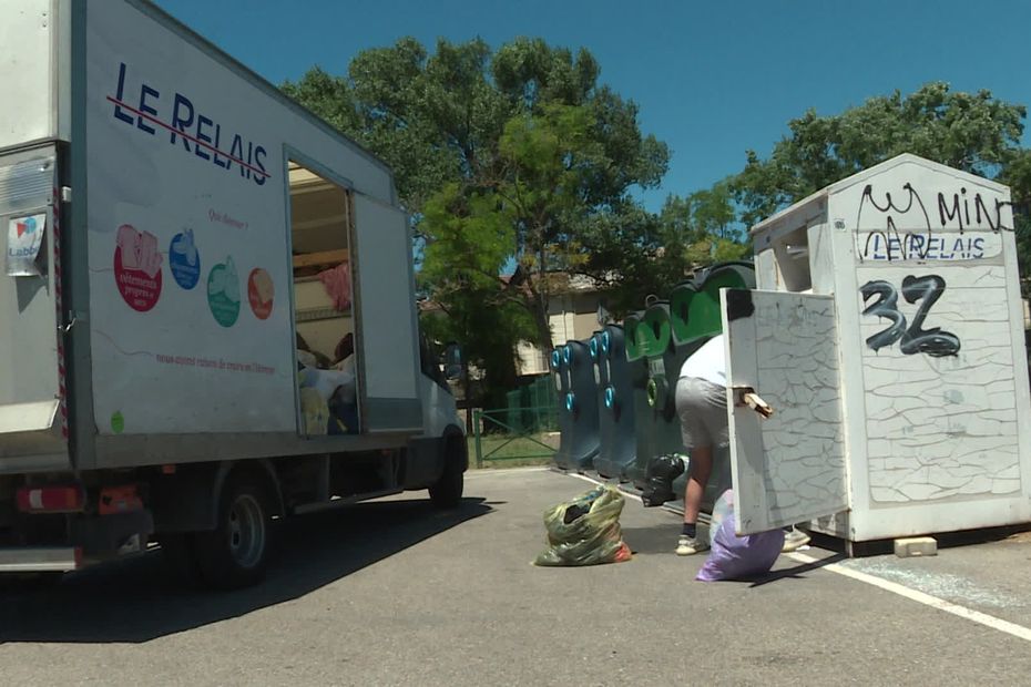 Le Relais ferme 15 000 bornes de collecte de vêtements usagés en France en raison de coûts élevés.