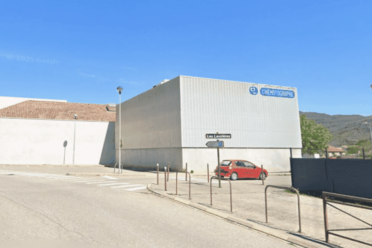 Incendie dans un restaurant au centre culturel : une enquête ouverte par les autorités.