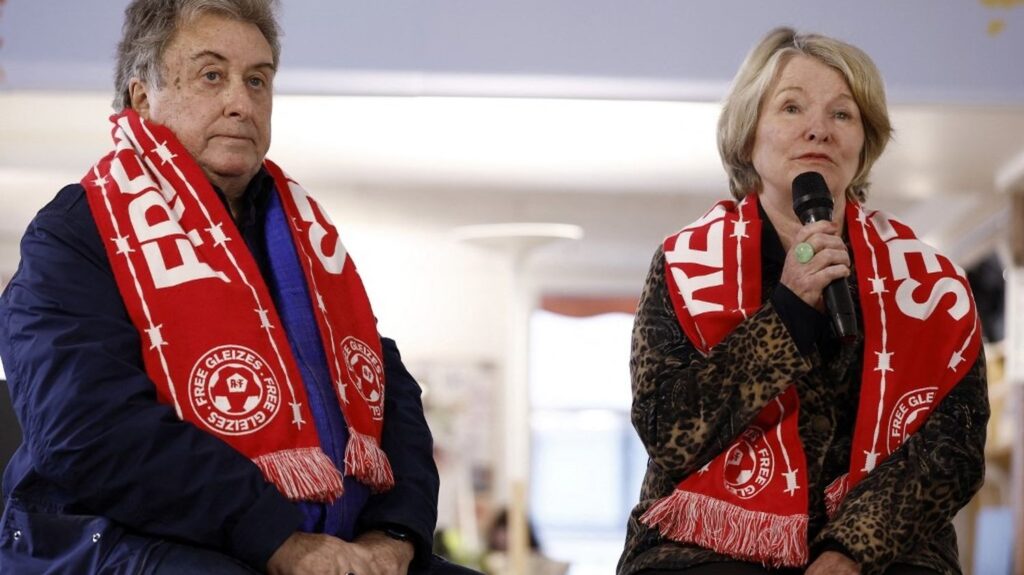 La famille de Christophe Gleizes déplore le manque de soutien des footballeurs français en Algérie.