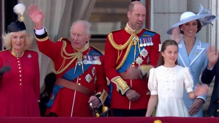 Trooping the Colour : la famille royale britannique présente au balcon de Buckingham Palace