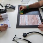 Limitation des arrêts de travail : l&rsquo;ancien président des médecins libéraux appelle à revoir le management.