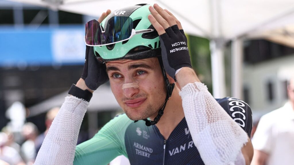 Paul Seixas abandonne le Tour Auvergne-Rhône-Alpes après une chute lors de la dernière étape.