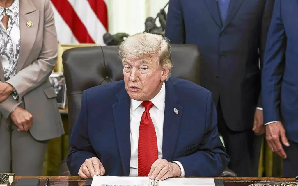 Trump annonce un accord de paix avec l’Iran, relançant les exportations pétrolières.