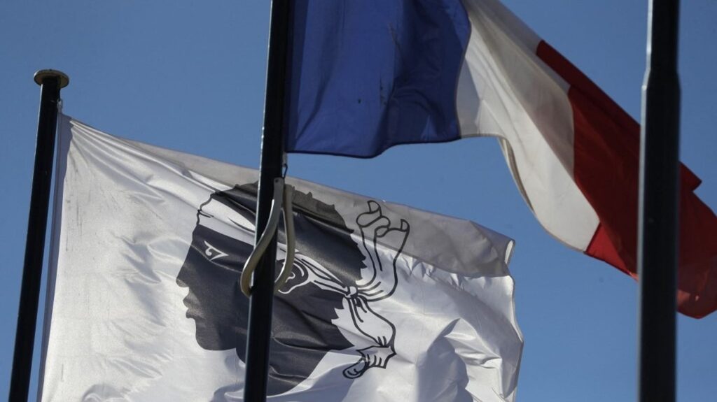 Autonomie de la Corse : une réforme suscite des débats au sein de la République française