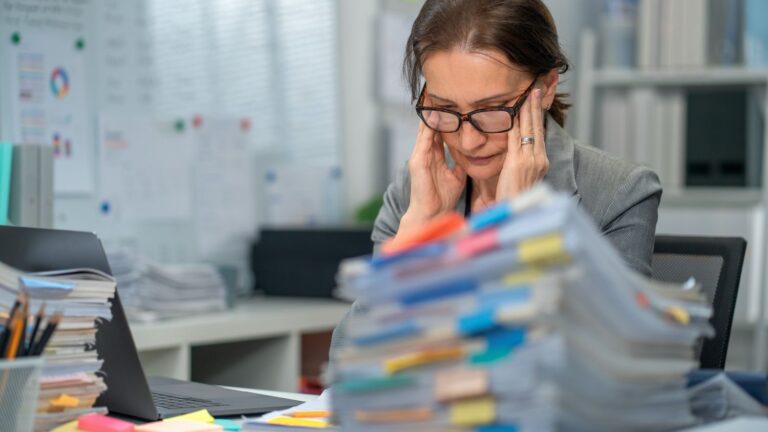 Conditions de travail en France comparées à celles de l’Albanie : une analyse factuelle.
