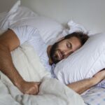 Des chercheurs examinent la possibilité de bénéficier du sommeil en restant éveillé