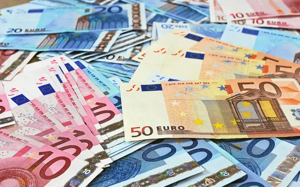 La Banque de France réduit ses prévisions de croissance, impactant l’économie nationale.