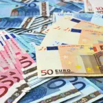 La Banque de France réduit ses prévisions de croissance, impactant l&rsquo;économie nationale.