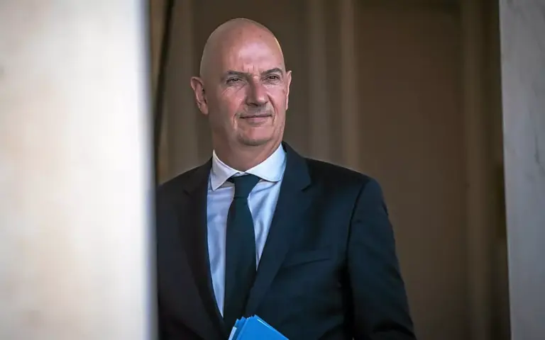 Hauts patrimoines : Lescure plaide pour une meilleure taxation sans hausse des impôts.