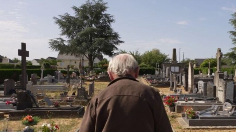 Recrudescence des pillages de tombes en France : vols de statues et cercueils profanés.