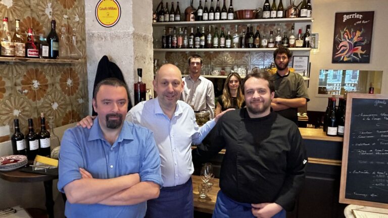 À Paris, Camille Saint-M’Leux découvre la cuisine bistrotière de Maxime Le Meur et Sébastien Perrier.