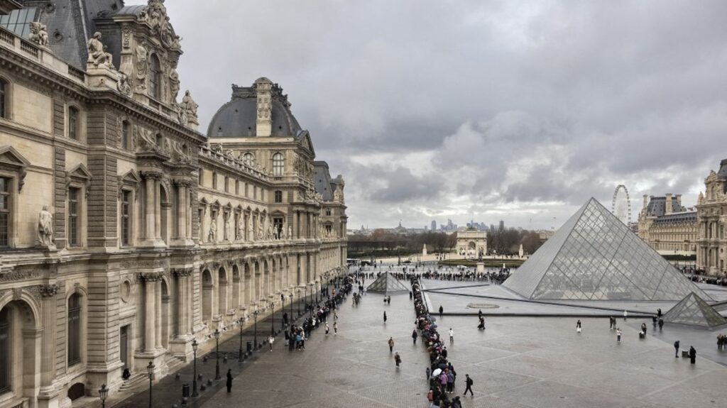 Le Louvre confronté à un manque d’investissements, selon son président Christophe Leribault.