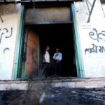 Des colons israéliens incendièrent deux mosquées en Cisjordanie occupée.