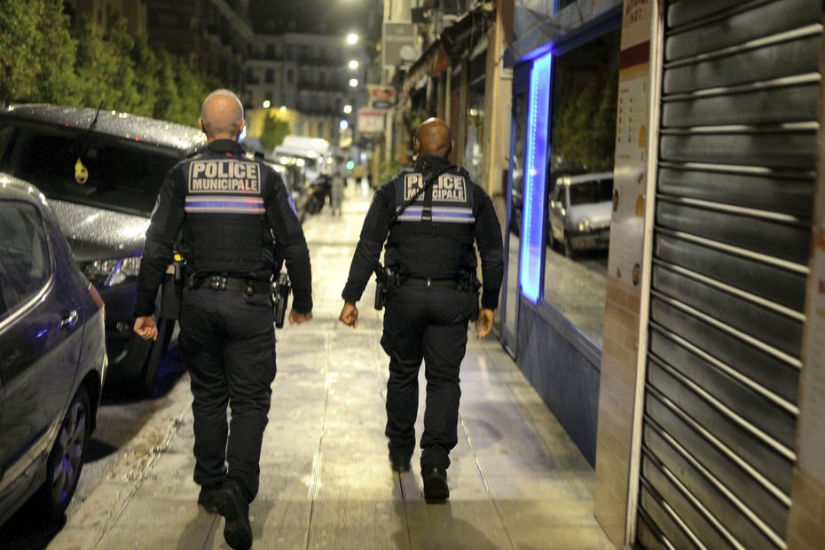 Couvre-feu instauré pour les moins de 15 ans dans une commune française cet été.