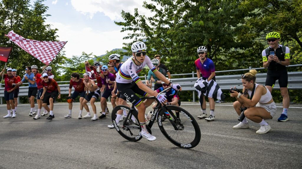 Tadej Pogacar s’impose en solitaire sur la première étape du Tour de Suisse avec un raid de 72 km.