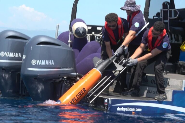 Drones sous-marins mesurent les effets du réchauffement climatique en Méditerranée.