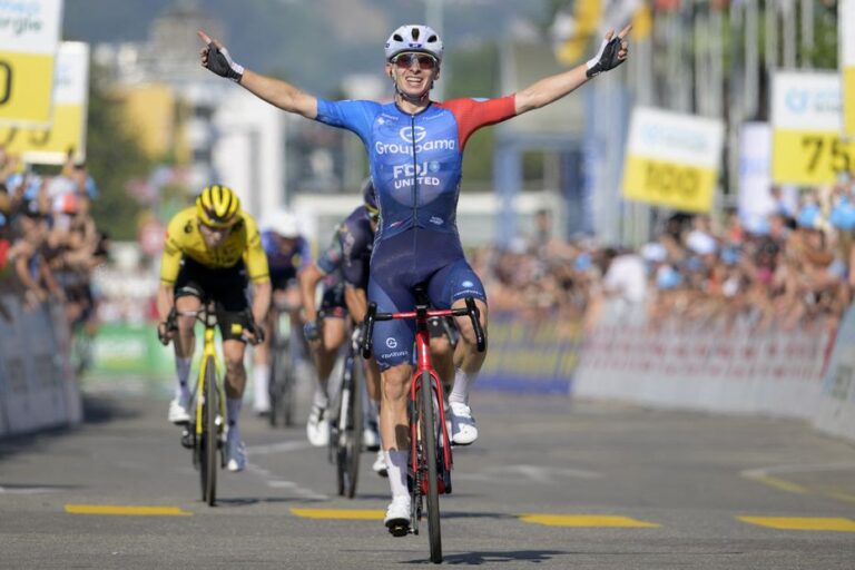Romain Grégoire remporte la deuxième étape du Tour de Suisse face à Pogacar.