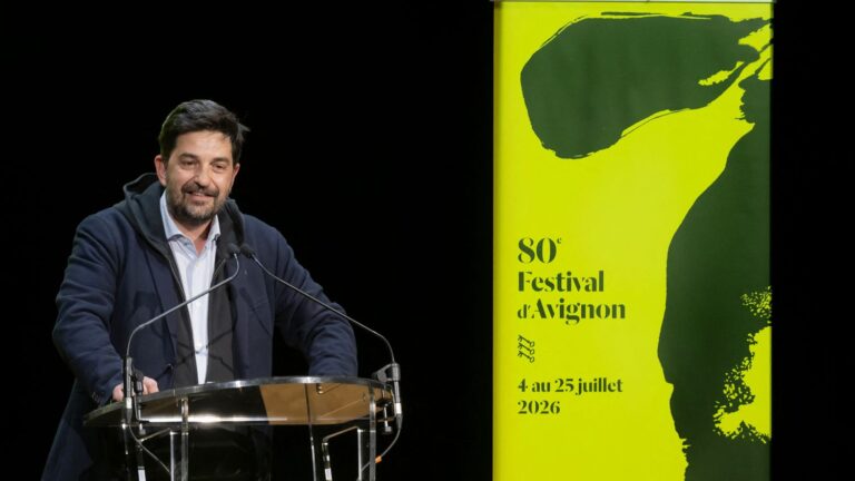 Annulation de « Passeport » à Castres : le Festival d’Avignon soutient Alexis Michalik