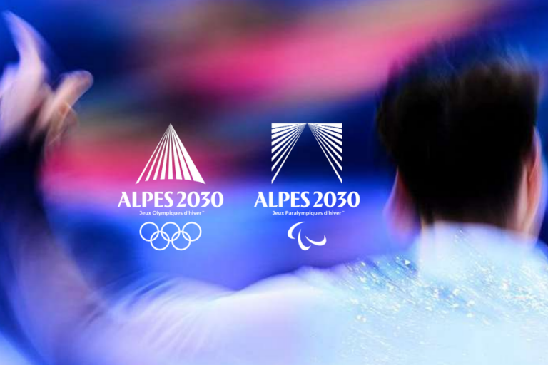 Révélation des logos officiels des JO Alpes 2030 lors d’une expérience immersive à Briançon.