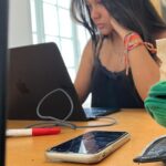 Les jeunes en France privilégient les messages vocaux face à la difficulté d&rsquo;expression écrite.