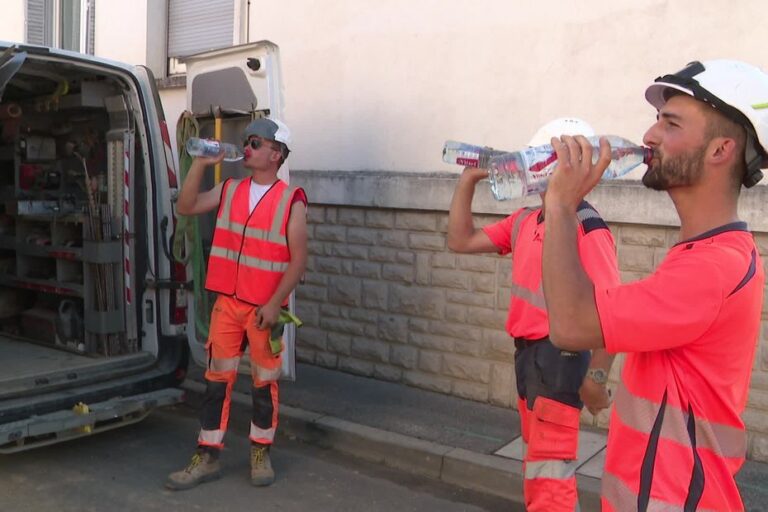 Canicule : les ouvriers des chantiers du Jura s’adaptent aux conditions extrêmes.