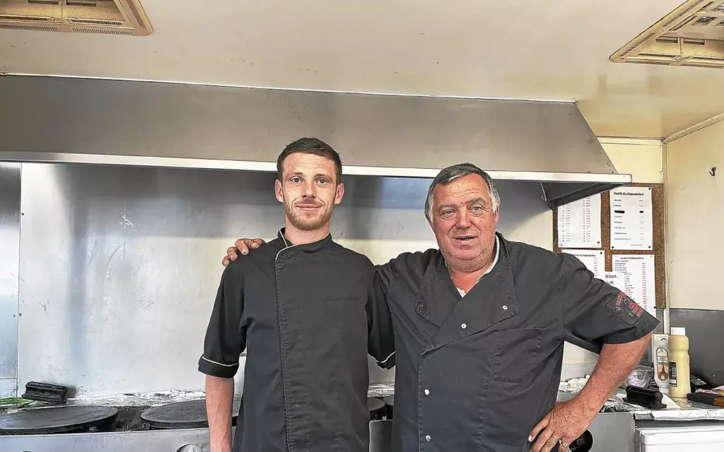 Le roi de la galette-saucisse de Rennes prend sa retraite après 40 ans de service.