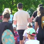 Canicule : une ville adapte ses écoles pour protéger les enfants en bas âge.