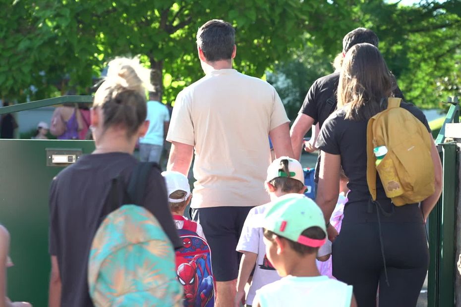 Canicule : une ville adapte ses écoles pour protéger les enfants en bas âge.