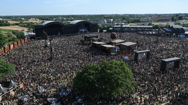 La diversité croissante du public au Hellfest modifie l’ambiance du festival de hard métal.
