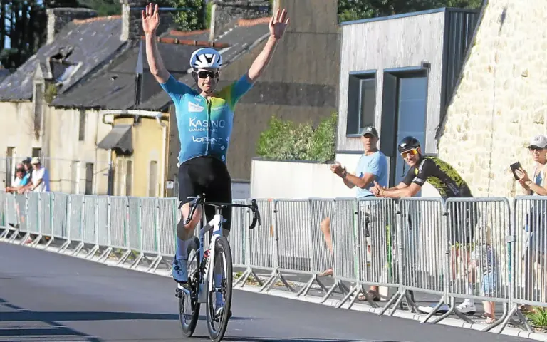 Hugo Rivallain et le VCP Lorient participent au Grand Prix du Pont Duch à Locminé