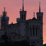 Lyon : des habitants profitent de la ville la nuit face à la canicule estivale