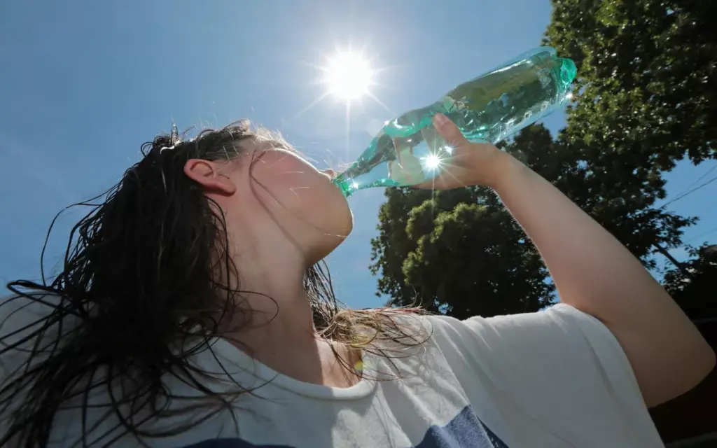 Canicule en France : dix décès par noyade signalés en raison de la chaleur accrue.