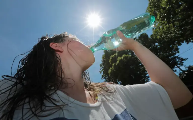 Canicule en France : dix décès par noyade signalés en raison de la chaleur accrue.